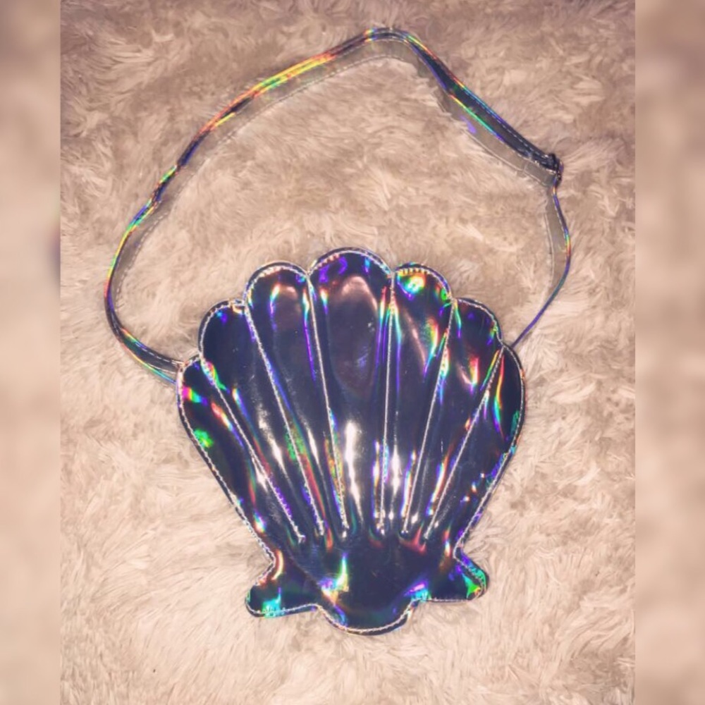 🐚💕Holographic Seashell Purse💕🐚